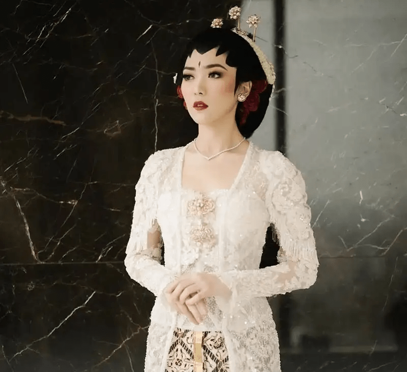 Inspirasi Kebaya Akad Nikah dan Tips Memilihnya yang&nbsp;Tepat!